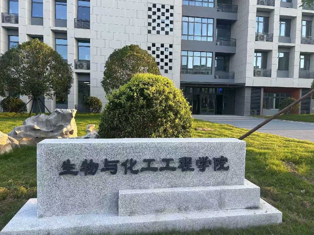 梁河县扬州职业大学体育场高杆灯项目